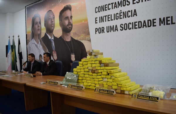 Policiais civis apreendem mais de 100 quilos de drogas enterradas em Vila Velha