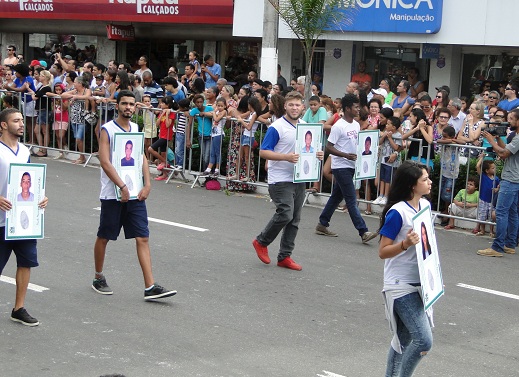 desfile 23 05 010