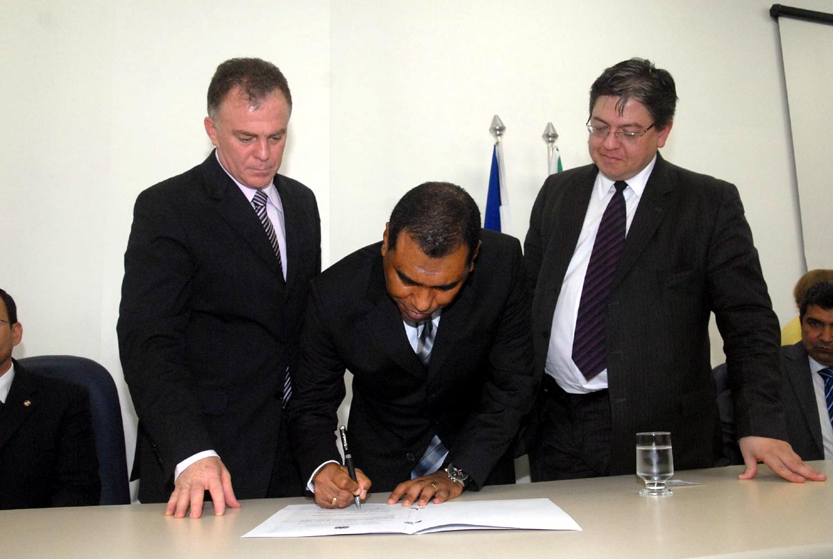 Renato Casagrande, Joel Lyrio e Herkenhoff: posse.
