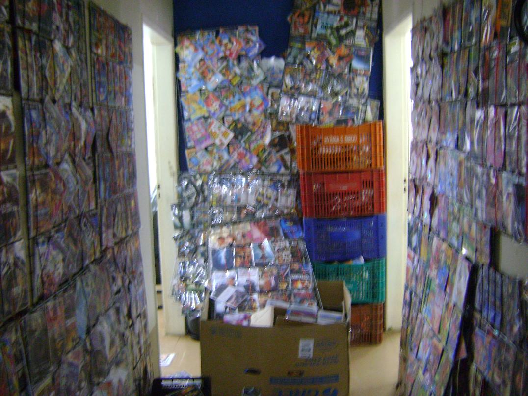DVDs e CDs piratas